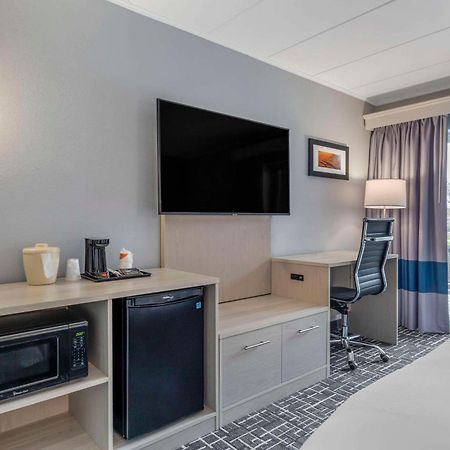 Comfort Inn Hyannis - Cape Cod Exteriör bild